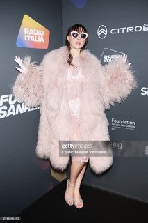 Sarah Toscano feet photo thumbnail