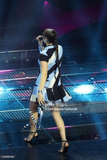 Sarah Toscano feet photo thumbnail