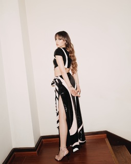 Sarah Toscano feet photo thumbnail