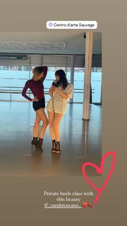 Sarah Toscano feet photo thumbnail