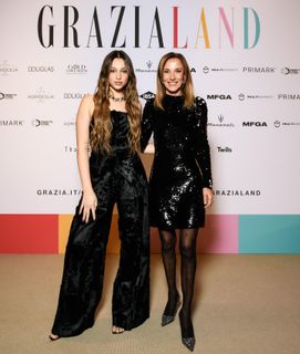 Sarah Toscano feet photo thumbnail