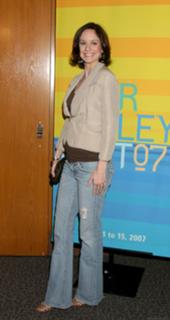Sarah Wayne Callies feet photo thumbnail