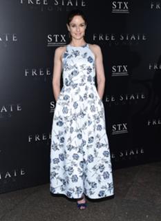 Sarah Wayne Callies feet photo thumbnail