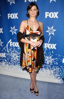 Sarah Wayne Callies feet photo thumbnail