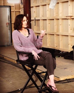 Sarah Wayne Callies feet photo thumbnail