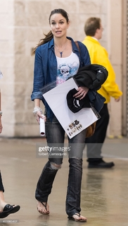 Sarah Wayne Callies feet photo thumbnail