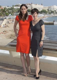 Sarah Wayne Callies feet photo thumbnail