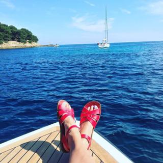 Sarah Wright feet photo thumbnail