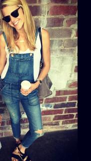 Sarah Wright feet photo thumbnail