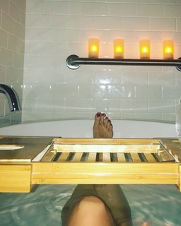 Sarah Wright feet photo thumbnail