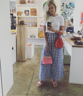 Sarah Wright feet photo thumbnail