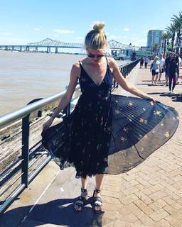 Sarah Wright feet photo thumbnail