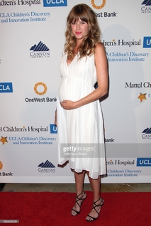 Sarah Wright feet photo thumbnail