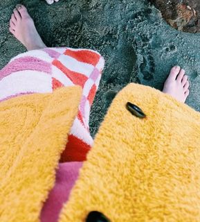 Sarah Wright feet photo thumbnail