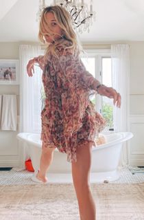 Sarah Wright feet photo thumbnail