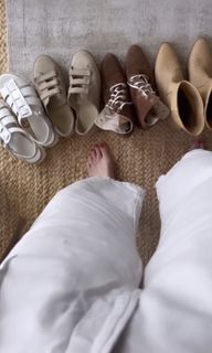 Sarah Wright feet photo thumbnail