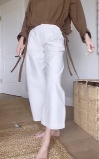 Sarah Wright feet photo thumbnail