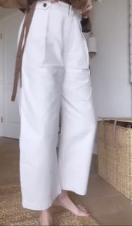 Sarah Wright feet photo thumbnail