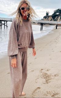 Sarah Wright feet photo thumbnail