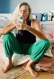 Sarah Wright feet photo thumbnail