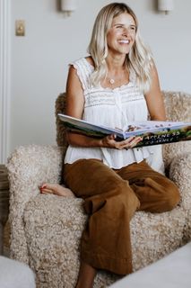 Sarah Wright feet photo thumbnail