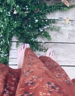 Sarah Wright feet photo thumbnail