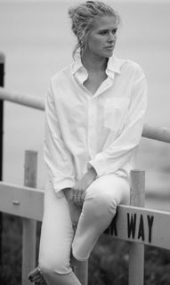 Sarah Wright feet photo thumbnail