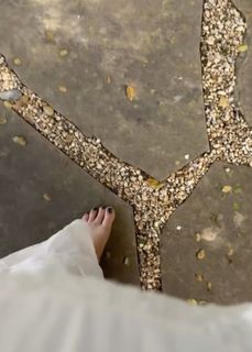 Sarah Wright feet photo thumbnail