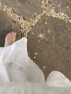 Sarah Wright feet photo thumbnail