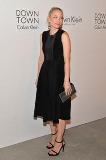 Sarah Wynter feet photo 9
