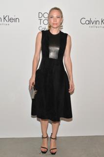 Sarah Wynter feet photo 8