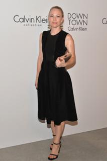 Sarah Wynter feet photo 6
