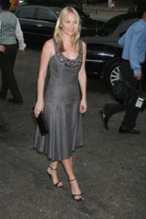 Sarah Wynter feet photo 3