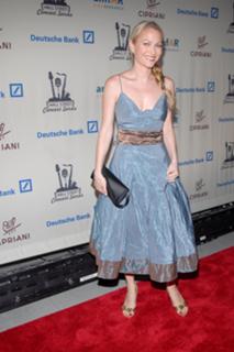 Sarah Wynter feet photo 10