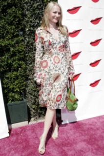 Sarah Wynter feet photo 7
