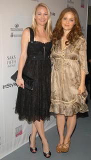 Sarah Wynter feet photo 2