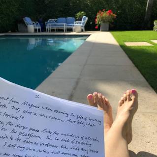 Sarah Wynter feet photo 3