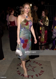 Sarah Wynter feet photo 8