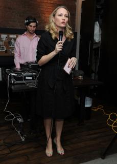 Sarah Wynter feet photo 18