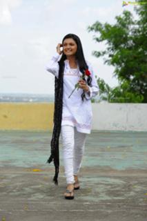 Saranya Mohan feet photo 17