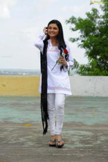Saranya Mohan feet photo 16