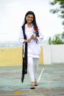 Saranya Mohan feet photo 15