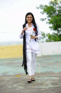 Saranya Mohan feet photo 11