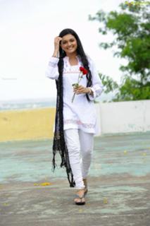 Saranya Mohan feet photo 10
