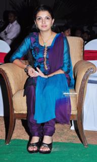 Saranya Mohan feet photo 16