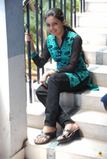 Saranya Mohan feet photo 17
