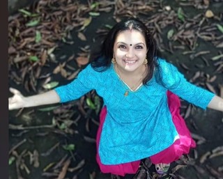 Saranya Mohan feet photo 2
