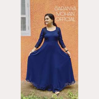 Saranya Mohan feet photo 14