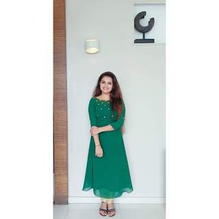 Saranya Mohan feet photo 12