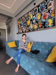 Saranya Mohan feet photo 4